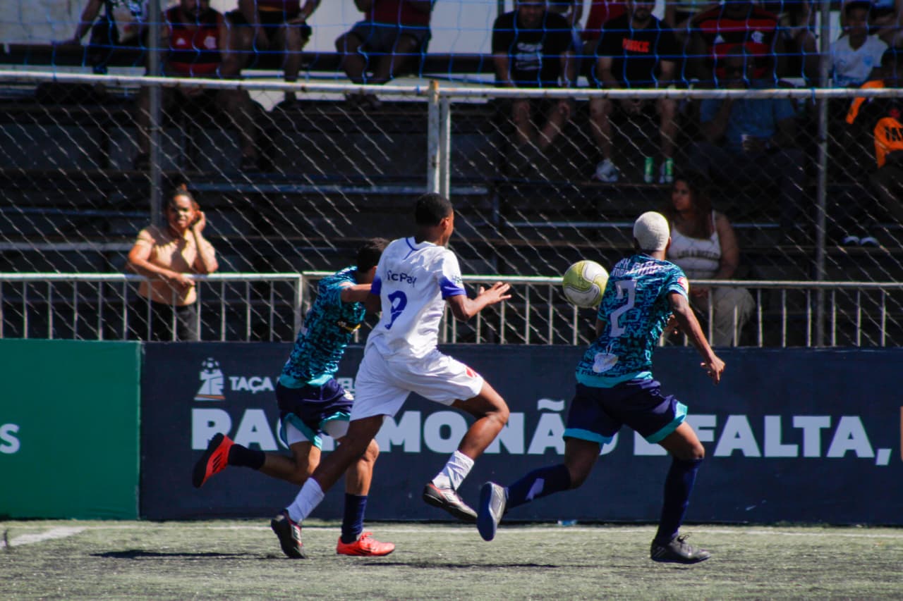 Taça das Favelas tem virada, pênaltis e goleada